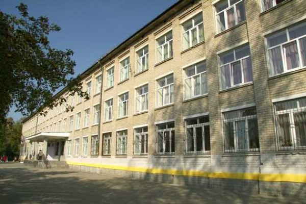 Не старят школу юбилеи,  в ней &ndash; вечной юности полет
